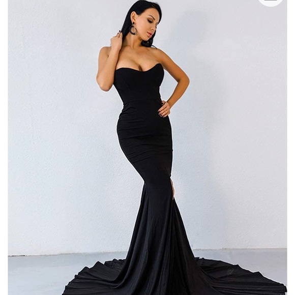 Black sleeveless slit front formal gown with train - Picture 6 of 9